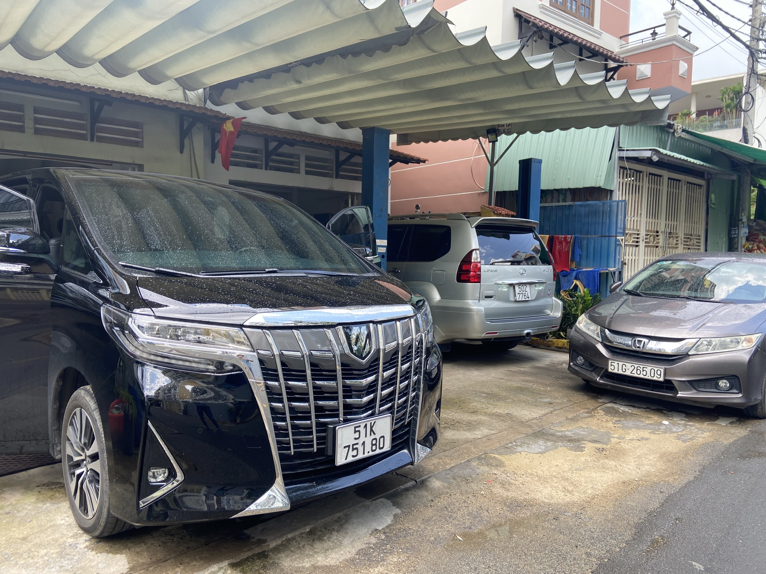 🌟 Chia sẻ từ chị Thuỳ Dương – Chủ doanh nghiệp spa cao cấp, sử dụng Toyota Alphard 2022